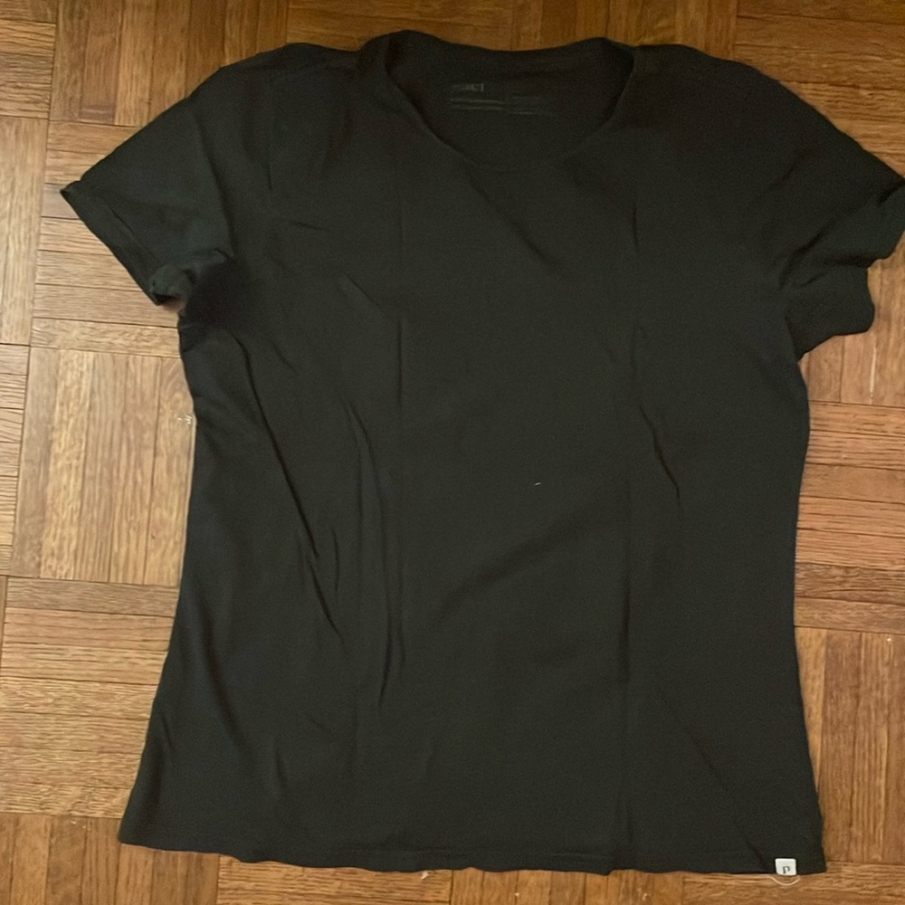 Pact t-shirt size M
